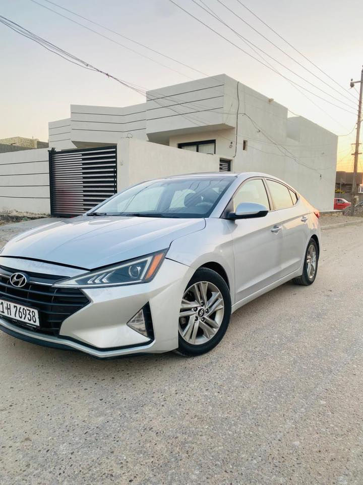 السلام عليكم النتره ١٩ أمريكي صورت الحادث امامك وبل عراق صير صبغ باب السايق كير ومكينه كفاله لا تنقيص ولا تبخير سياره بعد احله من الصور حداديه جديده غرفه جديده سنويه جديده  السعر ١٢٠ مكلف بل نشر رقم صاحب ***********
