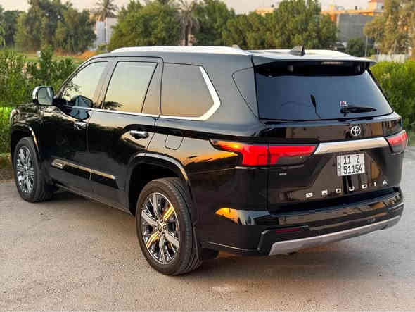 للبيع تويوتا سيكويا كابستون 2023 فول مواصفات 

حادثهة تقرير غرق فقط السيارة بداخل المزاد شغالة و تمشي و بدون اي مسج 
 
محرك السيار V6 3.5 تون توربو  هايبرد 

المواصفات
بانوراما 
3 شاشات 
4 مقاعد تدفئة و تبريد
رادار (امامي+خلفي+جانبي)
تثبيت مسار قيادة ذاتية 
5كامرات محيطية و المراية الوسطية كامرة
عدادات دجتل
سستم صوت jbl
دوس كهرباء
صندوق كهرباء
الابواب كلهم دخول ذكي بصمة 
بردات بل بوب الجام الخلفي. بلاديات 
السيارة بيهة بصمتين يعني مفتاحين 

السيارة مكفولة كفالة عامة من كلشي شخط او صبغ او عطل او اي تصليح حالهة حال الكلين و شرط الفحص

السيارة ماشية 28 الف ميل
السعر 62 الف دولار 

للاستفسار ***********
مكان السيارة بغداد بغداد
