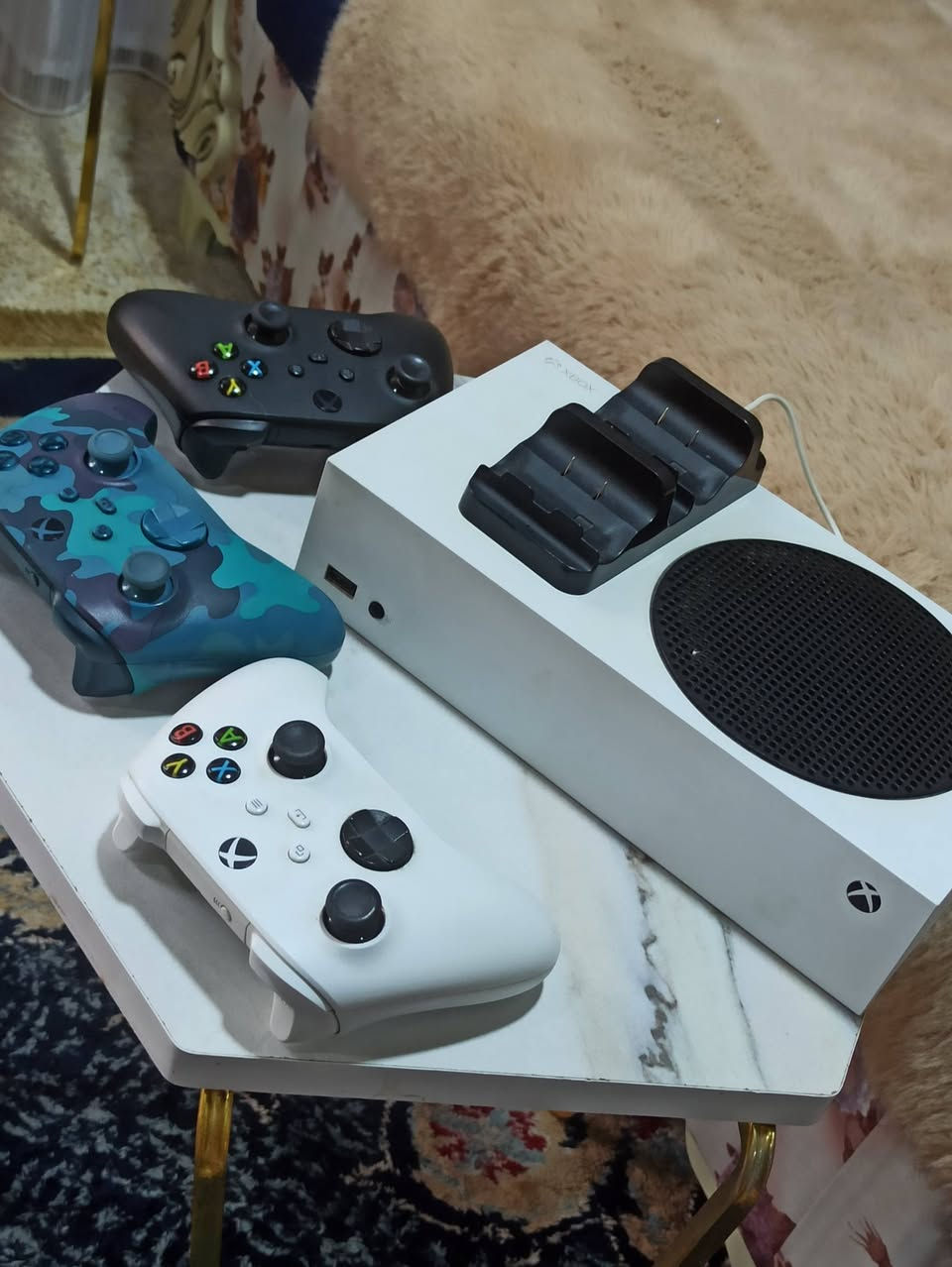 السلام عليكم
اكس بوكس سيرس s للبيع ذاكره نص تيره 512 الجهاز (نضيف
جدا ) مع كامل ملحقاته مع جوستك الجهاز بيضه وجوستك
عدد2 اصليات
السعر 400 وبي مجال موقع موصل للاستفسار ***********
