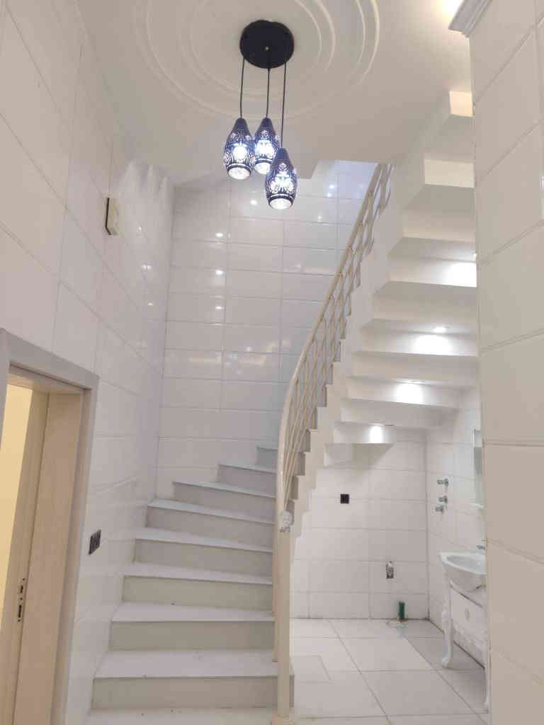 بيت طابقين ركن واجهيتين للبيع في أبي الخصيب السوق شارع القاضي 
مساحة البيت 100 متر مربع طابو صرف زراعي عراقي 
البناء طابوق الارضية رفت جاهز للسكن البيت وكامل  كاميرات مراقبة وانترنيت 
السعر 160 وبي مجال 
***********
*********** البصرة, العراق
