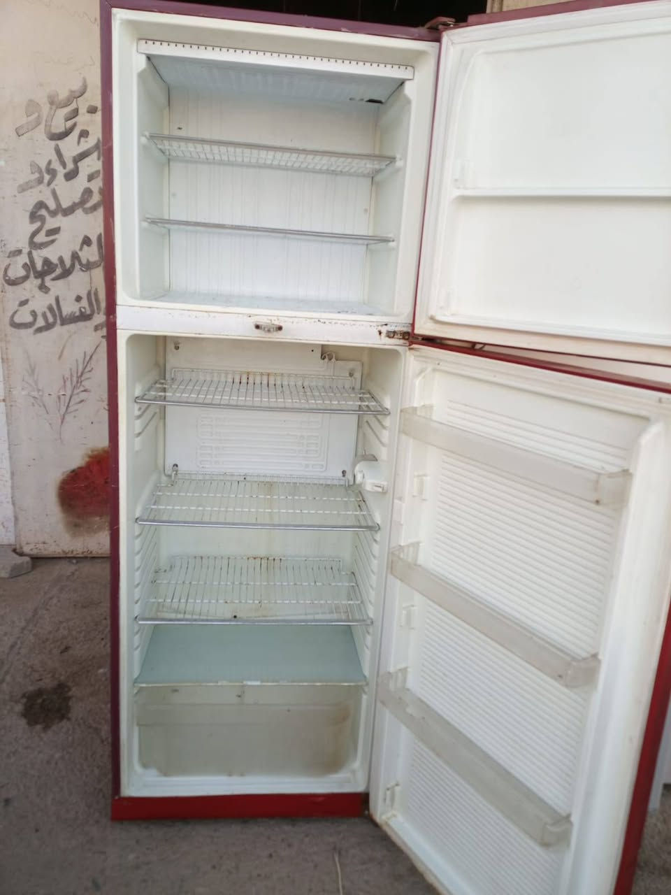 ورشه المصطفى تصليح الثلاجات الغسالات المجمدات البرادات بئنسب الأسعار يتوفر ثلاجات من ٨قدم الئ ٢٠قدم أسعار ***********
