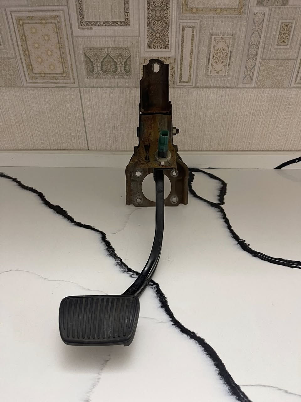 سلام عليكم شباب عندي دواسات بريك و بانزين مال كياK5 موديل 2024الرقم لاستفسار***********/او خاص
