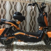 دراجة شحن نظيفة عوزهة بريكات فقط حجم20 السعر 200  مجالهة بسيط  بطاريات...
