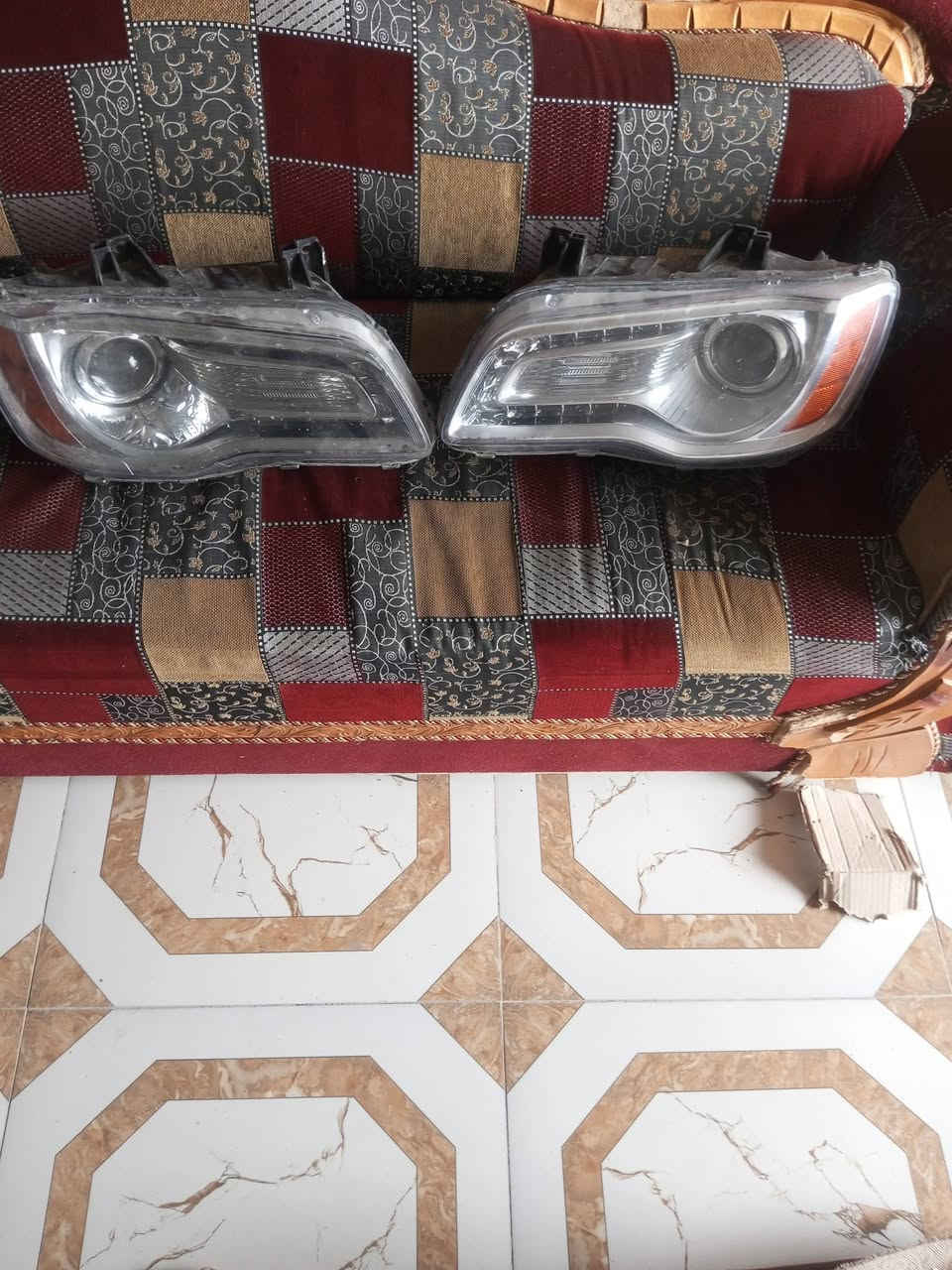 الايتات الطهر تجاري صلي البطن الايت صلي وياهن كلوبات صفر بيهن وزوج بك الايت شغاله بس شويه من السكن طافي ورباكات دشبول اليتات السعر 150بيهن مجال والبكلايت 75الف العنوان العماره ***********
