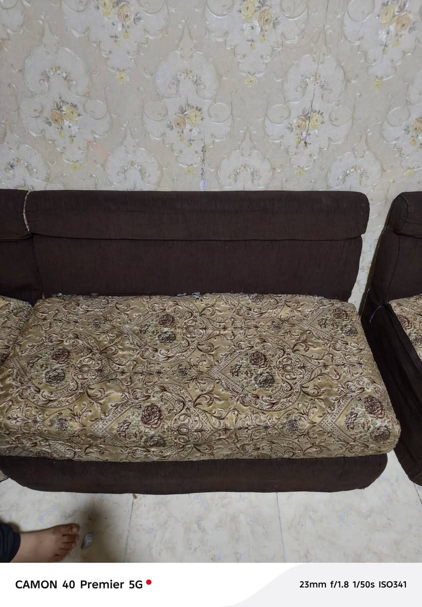 للبيع مكان بصره كعده نظيفه متكونه من ٦قطع ٢ كبار و٢ وسط و٢ زاويه نظيفات السعر قفلهن ١٠٠ الف وجرابي ولادي عدد ٢ نظيفات السعر قفلهن ٥٠ الف مكان الموفقيه ***********
