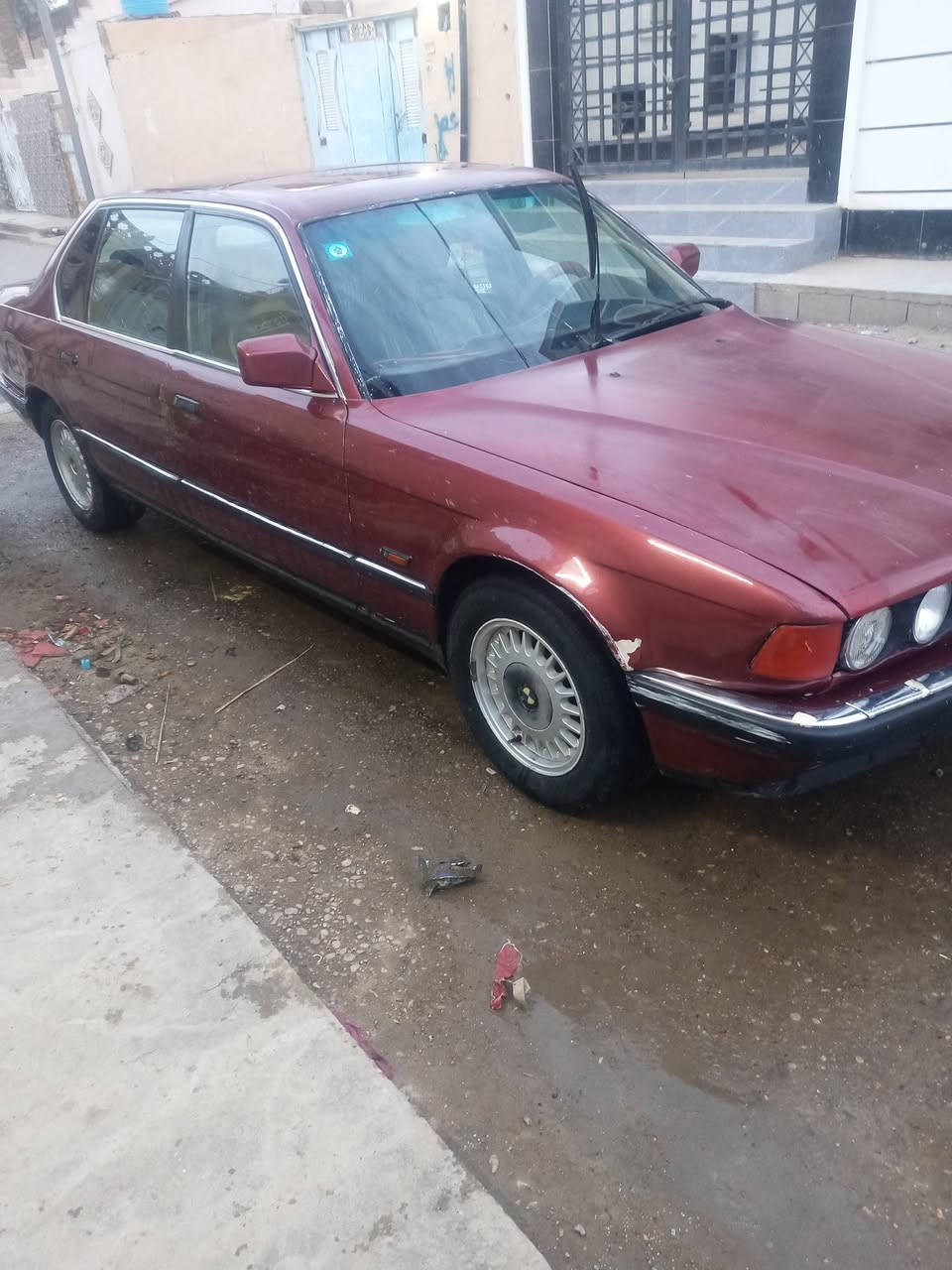 السلام عليكم بي ام موديل ٩٢ محرك كير مكفولة سيارة جاهزة رقم انبار دولي تحويل ثاني يوم السعر ٣٨ وبيه مجال  للإستفسار عل رقم *********** المكان هيت
