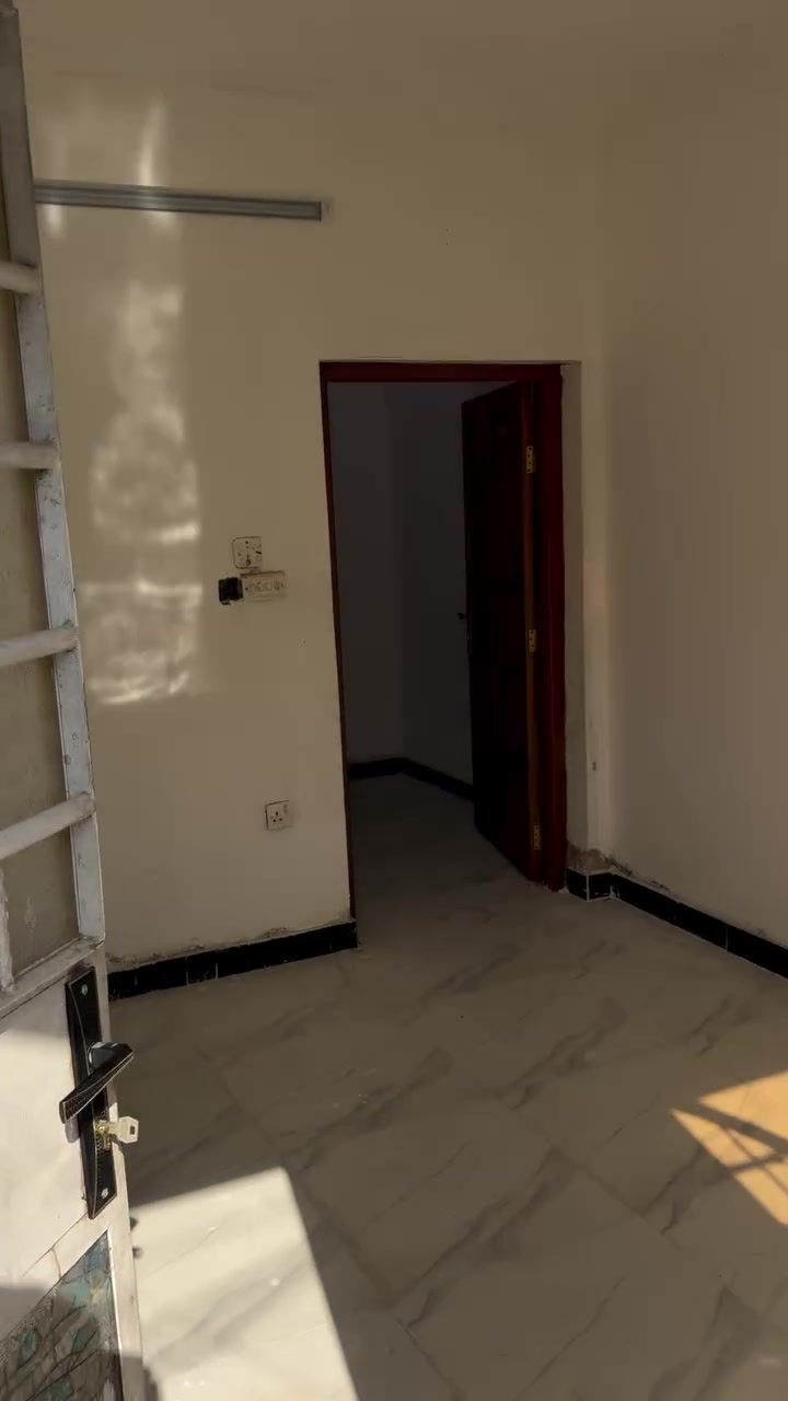 🏠 بيت للإيجار – طابق أرضي مستقل
📍 الموقع: قريب من المجمع السويسري – الغزالية

📐 المساحة: 100 متر مربع

🔹 يتكون من:

* استقبال
* حمام
* مطبخ كبير (حار/بارد)
* غرفة نوم كبيرة
* منور

💰 الإيجار الشهري: 550,000 دينار عراقي
✅ شامل أجور الكهرباء والماء

للاستفسار والمشاهدة يرجى التواصل
***********
