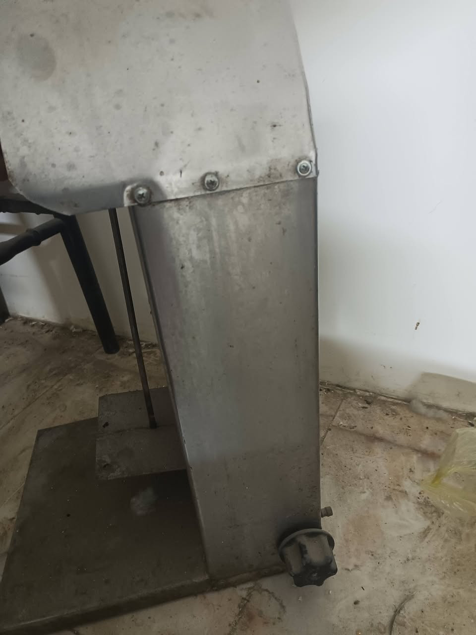 السلام عليكم رمضان كريم
شواية كص صغيره استخدام قليل . السعر 35 الف .
جهاز صنع الكرب هيتر جديد والفحص. حجم كبير سعر20 الف 
 مكاني التاجيات. يم مرور التاجيات جسر الدوار 
*********** بي وتساب
