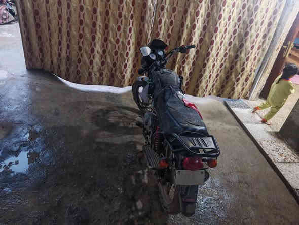 بيت للبيع مكان الثورة قرب ملعب دلغم المساحه 110م *********** السعر 5 وبي مجال
