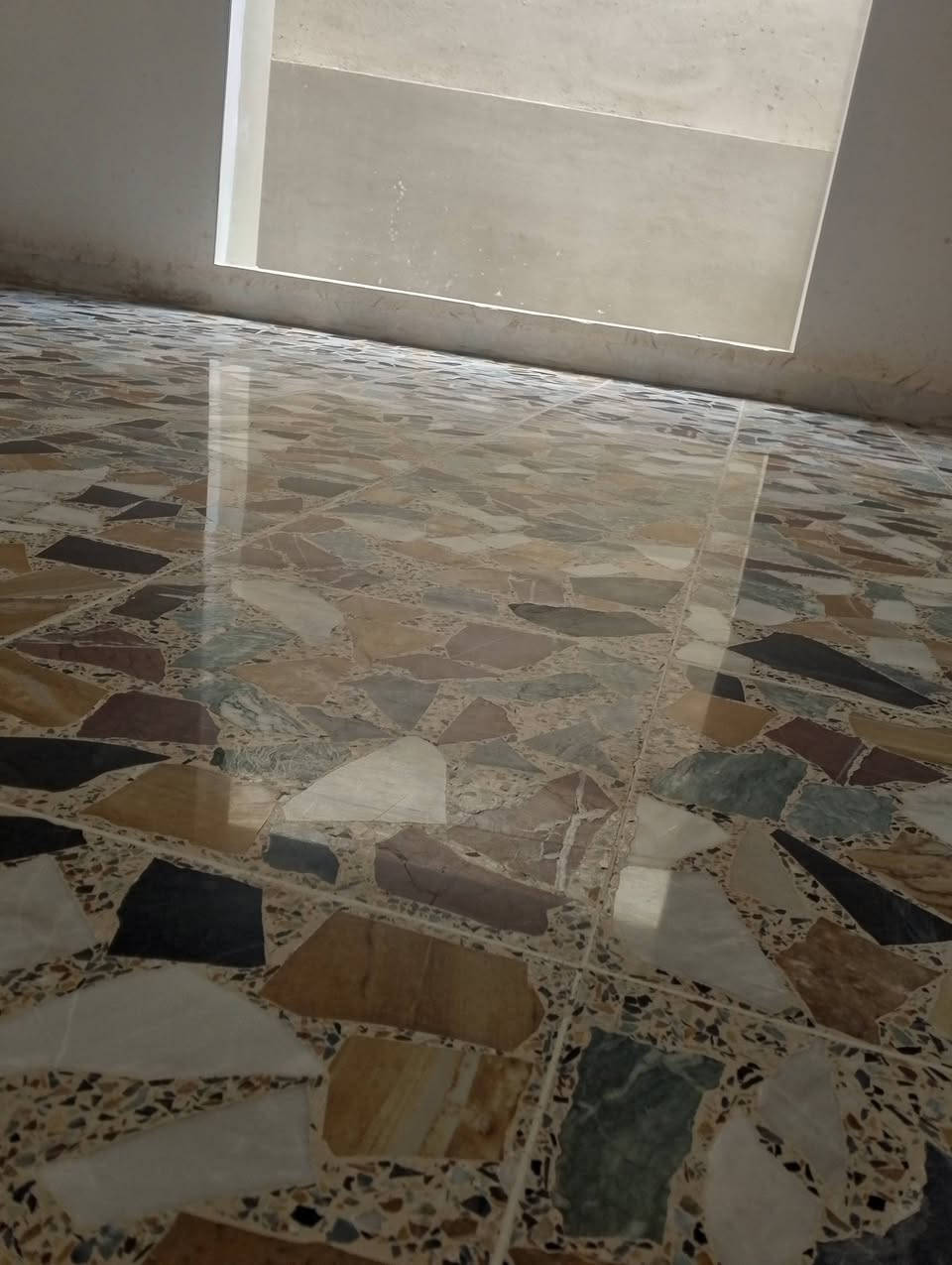 جلي و تنظيف و تلميع كافة أنواع الأرضيات كاشي مرمر مكان العمل موصل و أطرافه ( *********** ) ( *********** )
