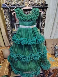 بسم الله الرحمن الرحيم السلام عليكم عندي بدلات أطفال عمره 3سنه إلى سبع...