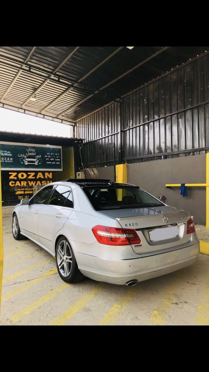مارسدسE200 2012
سلام عليكم 
مارسدس E200 2012 
محرك 4 تيربو 
كير مكينه شرط  كير بطح 7 نمر
السيارة فول فول بس بصمه وبردات ما بيها 
1: ناظور ليلي 
2: رادار
3: حساسات فول امامي خلفي جانبي
4: اوتو بريك 
5: تحديد مسار
6: بنوراما
7: كشنات جلد هيتر 
8: لايتات ديناميكي ويا الاسترين 
9: دبل اسويج 
10 : السيارة وارد الماني وين ما تريد روح بيها 
السيارة بيها اهواي مواصفات بعد 
 سنوية ورقم جديد لي سنة2028
———————————-
ملاحظة:
السيارة الدعاميات والدوسات صبغ 
وباب خلف النفر صبغ وهلال الجاملغ كلير مقحل اشوي من البانزين 
وباب خلف السايق بيها رصعه اصغيره
موضحه بلصور 
————————————
سعر السيارة 180 
————————————
ملاحظة: 
ولحد يجي ويكلي شفت اختها 160مدري 150 وهوا كلشي ما يعرف بلمارسدس وكن شاف وارد امريكي وما بيها قطرة مواصفات 
 ————————————
مكان السيارة / دهوك 
***********
