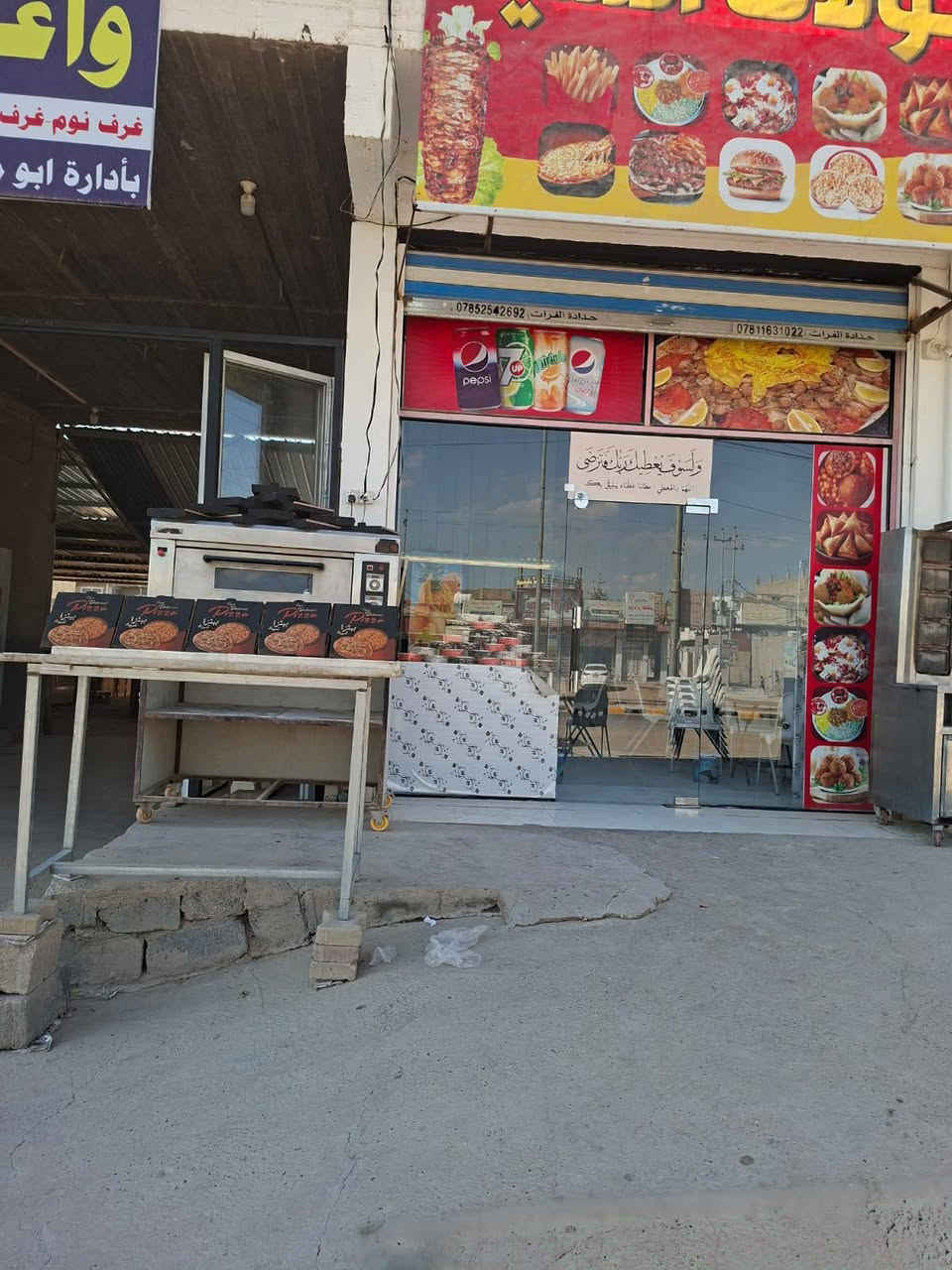سلام عليكم كافتريا متكامله تحتوي على فرن بيتزا وقلاية همبركر وشواية كص وعجانه 15كيلو ومكينة ثرم حجم 22 ومجمده وبرادات عدد2 وميز عصائر وميوزه عدد 5 قناني غاز عدد 4 وكراسي عدد 20 وميز همبركر للتواصل *********** العنوان الكوفه شارع المطار مجاور جوهرة العرب
