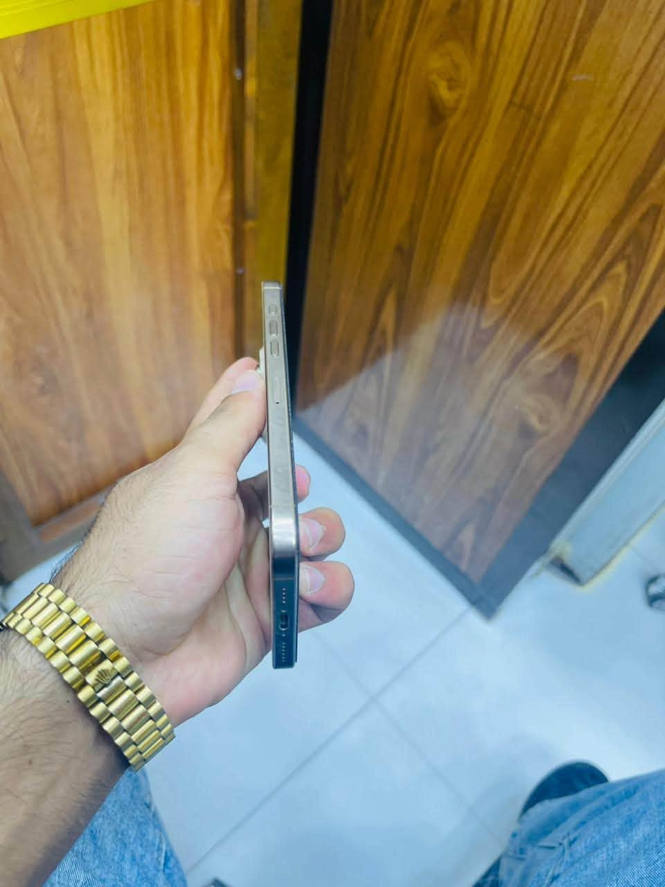 16Pro Max
صالي يومين من شتريته 
1.300
قفل 1.250
كلشي ما مفتوح بي 
برغي ما مفتوح 
بطارية 90 جديد جديد 
عنواني البصرة
***********
