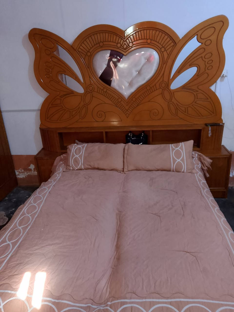 غرفه نوم صاج عراقي جديدة للبيع بسعر مناسب تواصل ***********
