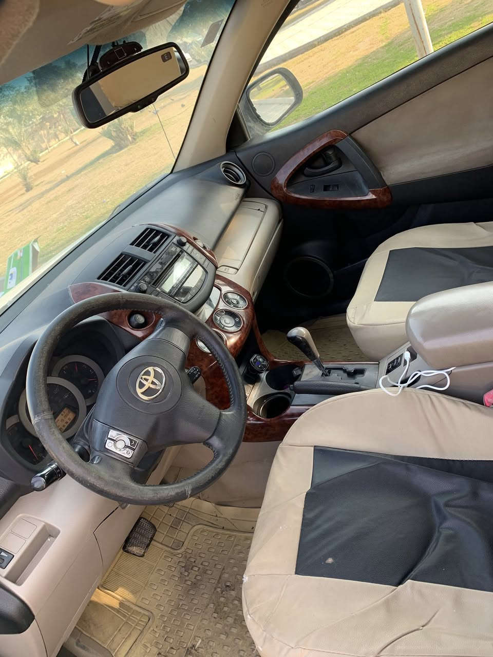 السلام عليكم 
للبيع راف فور 2008 امريكي حادثها جاملغ وبنيد بدون دواخل بيها اماكن صبغ بدون حادث ماشيه150 مكينه 6 سلندر السياره جاهزه مابيه كل نقص كير مكينه تبريد حداده مكفول رقم بغداد دولي باسمي 
السعر 95 وبيها مجال
***********
