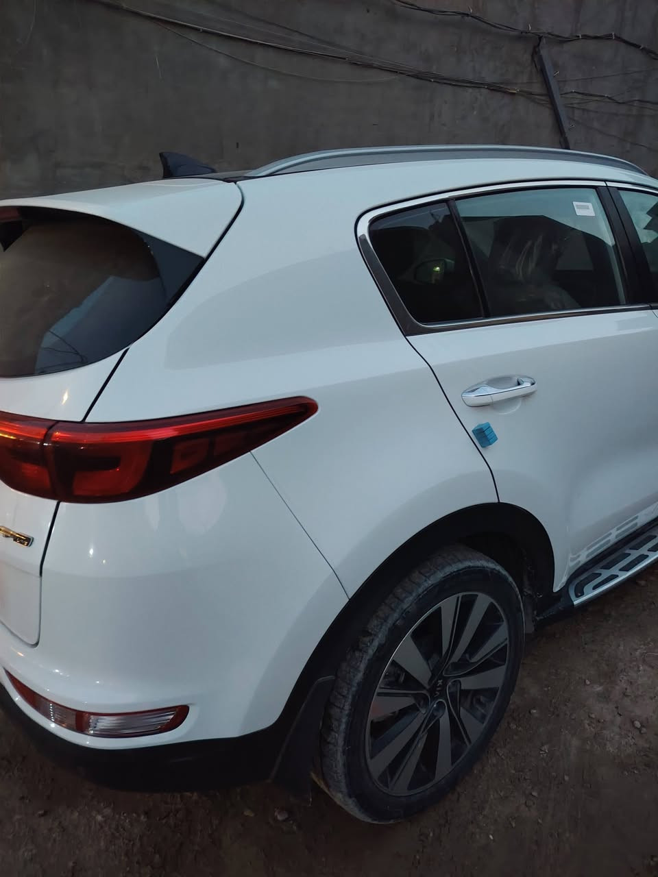 السلا م عليكم سبورتج موديل 2017 خليجي مكفوله كفاله عامه من كلشي كشنات كهرباء حساسات أمامي وخلفي كاميره دواره صندوق كهرباء بانوراما كشنات جلد داخل بيجي محرك2000 دوش باسمي رقم انكليزي  السعر١٩٣٠٠ وبينه مجال الاتصال***********/***********
