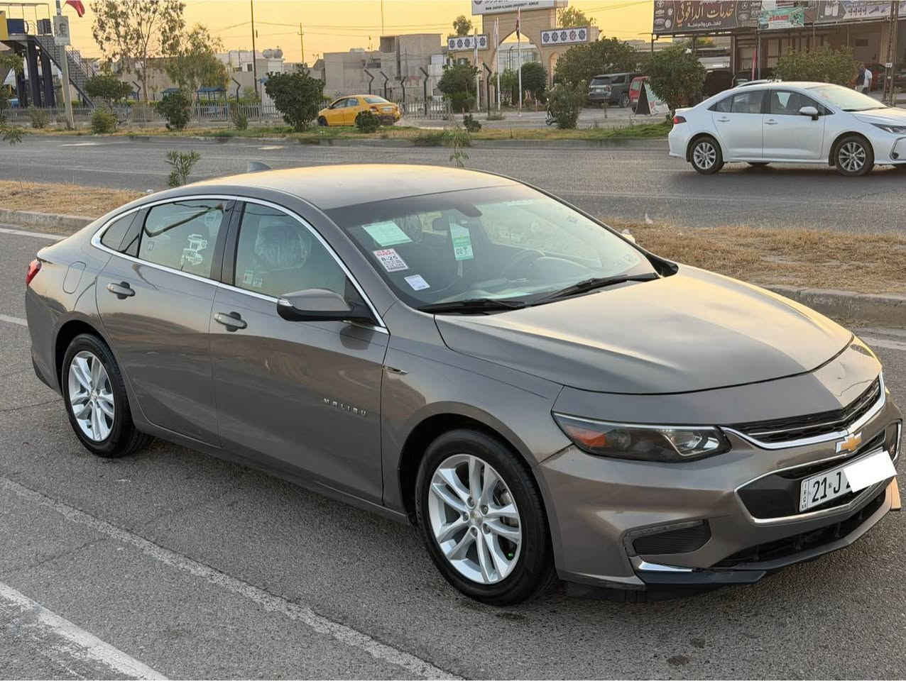 لون نفطي فاتح ‏Chevrolet Malibu
موديل 2017 وارد امريكي
📞🩶*********** ***********
حجم محرك 4 سلندر 1500 توربو 
 محرك بشرط لا صرف ولا بخار  
رقم سليمانيه دولي سنويه هزه جديد لل 2029 
صدر امامي خلفي جديد كهربائيات كل شغال تبريد شغال تخم تاير جديد 
مواصفات LT  
ويل كروم فتح بيبان صندوق بصمه تشغيل بصمه شاشه كاميره خلفيه تحكم ستيرن طرفين كوشن كهربائي تبريد قطعتين وباقي مواصفات معروفه 

صبغ:.1 قطع بوند بدون دواخل شرط بجم كبس راديترات بلاديه
سعر..(89$) وبي مجال لطيبين
مكان السياره:.كركوك📍 كركوك, العراق
