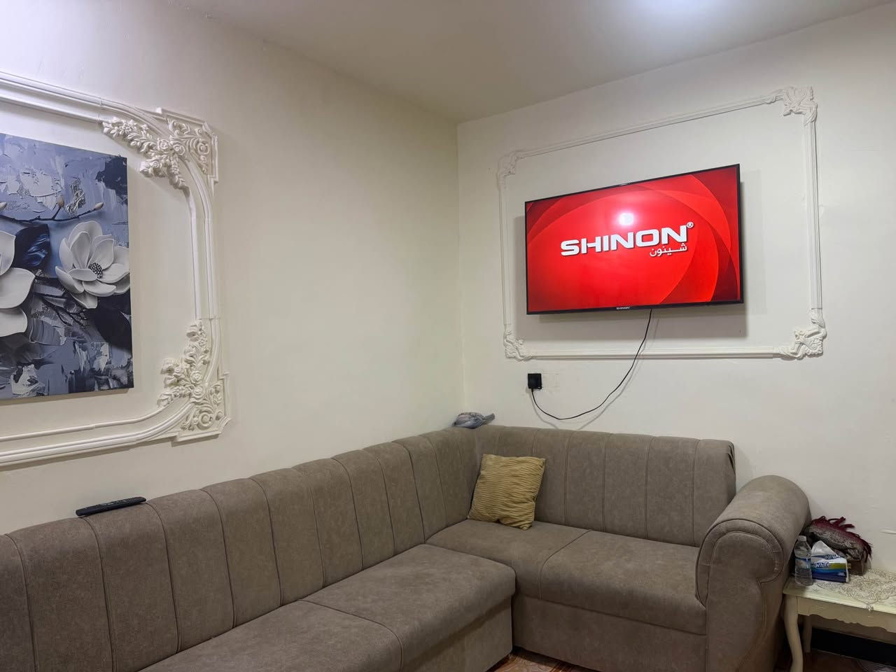 بيت مساحة ١٠٠ متر غرفتين 5×4 وحده فوك وحده جوه..... هول 6×5 من ضمنه المطبخ والحمام...... الاستقبال 6×4.... النزال 20... الواجهيه 5..... الطارمة 2×5.....   خدمات المجاري وايضا يوجد ثلاث مدارس قريبة العنوان... متوسط ما بين حي المهندسين وحي العسكري وايضا بين شارع 80 وشارع 60  الحلة.. حي الغدير حي العسكري.... قرب مدرسة الفرقان السعر 90 مليون .. هاتف... ***********‪ حلة, بابل
