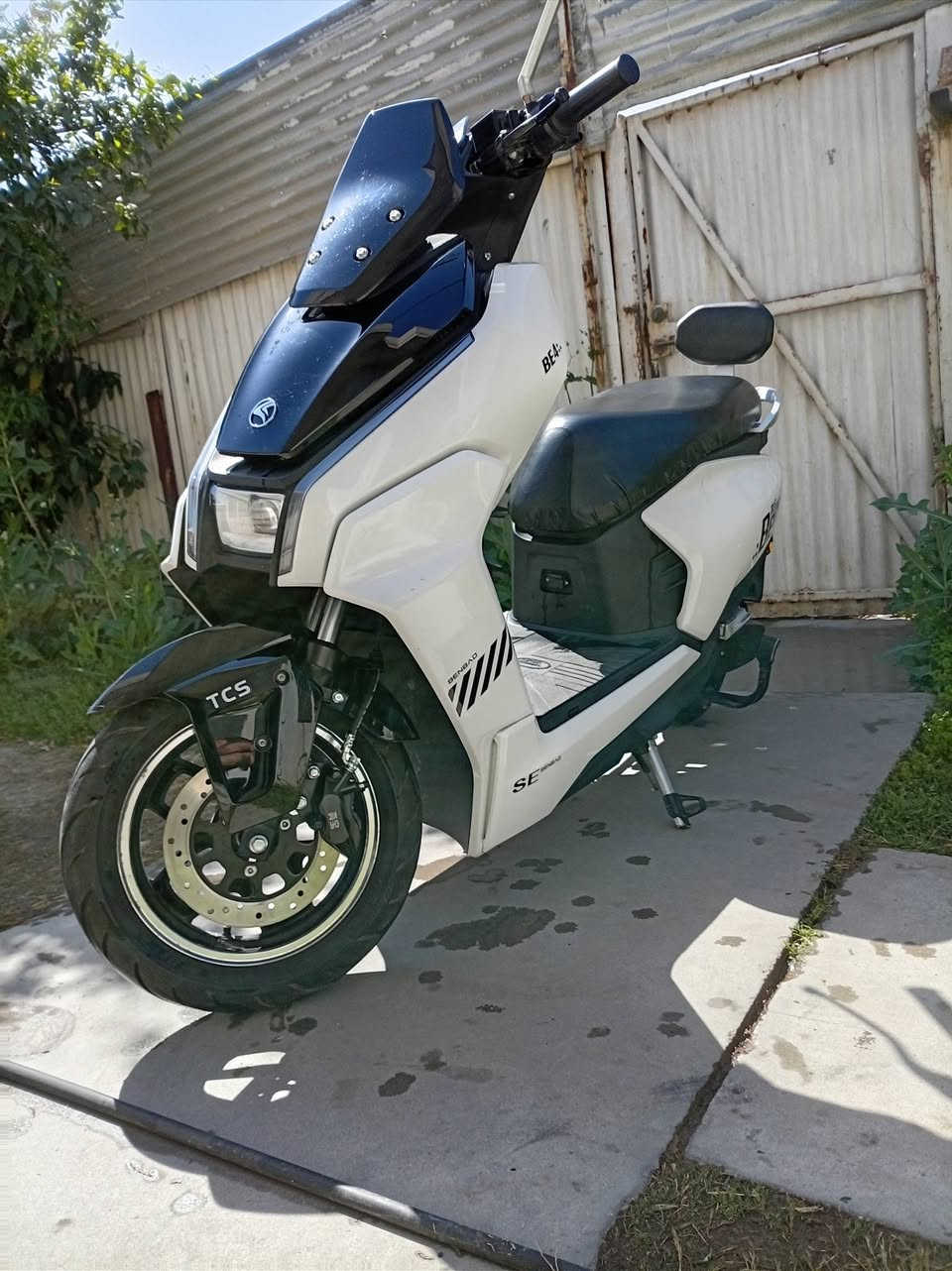 السلام عليكم دولفين للبيع موديل ٢٥ استعمال قليل كلش وصل الشراء موجود كفاله عاااامه من كلشي ٦بطاريات 6مسطره ملف٢٥٠٠ مماشيه شي قليل كلش النظافه ١٠٠٪100  سويجين بصمتين سعرها ٩٠٠وبيها مجال مكاني بغداد قرب مجلس محافظه بغداد اي استفسار ***********وتساب محمول مكلف بلنشر
