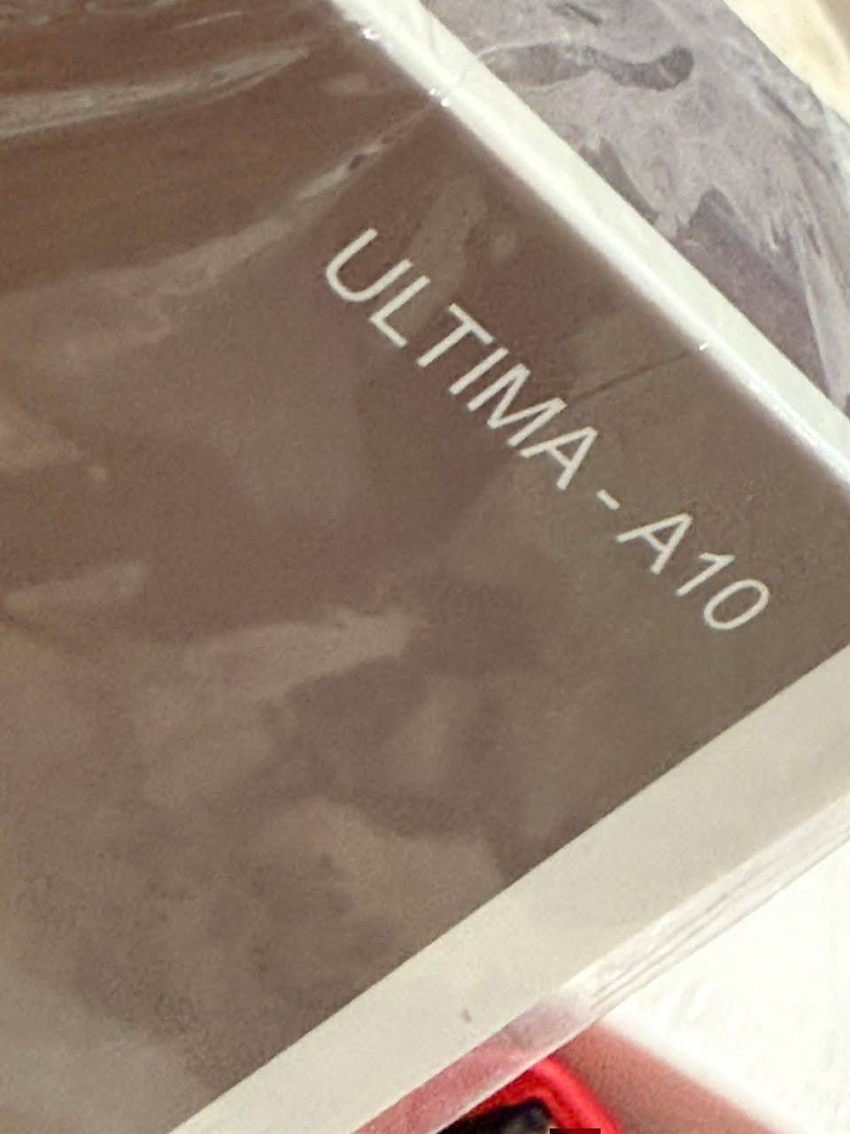 هذا المنتج هو جهاز Dr. Pen Ultima A10 الاحترافي للعناية بالبشرة بتقنية الإبر الدقيقة (Microneedling). 
الاستخدام: يُستخدم لتحفيز إنتاج الكولاجين، وتقليل ندبات حب الشباب، والتجاعيد، وعلامات التمدد، وتحسين ملمس البشرة. 
المميزات: يعمل لاسلكياً أو سلكياً، ويحتوي على 5 مستويات للسرعة وشاشة رقمية لإظهار السرعة. 
الملحقات: يأتي مع خراطيش إبر قابلة للاستبدال، وتختلف أنواع الإبر (مثل 12، 24، 36، 42 دبوس) حسب الحاجة والمناطق المستهدفة.


**إذا كنت صاحب هذا الإعلان وتريد حذفه لأي سبب، رجاءا أرسل رسالة إلى الدعم الفني**