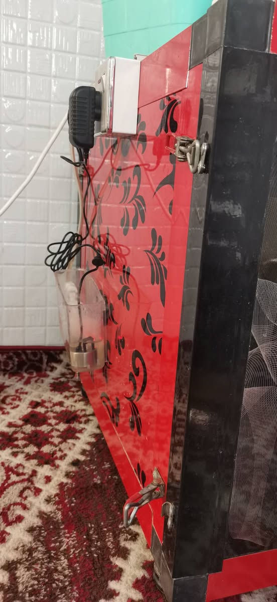 فقاسة للبيع فول اتوماتيك ٦٨ بيض قابل لزياده مكان كركوك ***********
