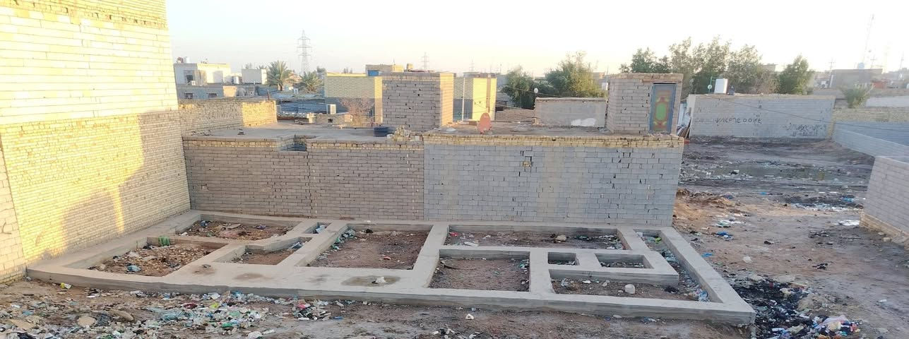 السلام عليكم قطقه أرض 200 متر صب كونكريت  المكان المدينه خلف الروف التواصل *********** السعر خاص ومناسب
