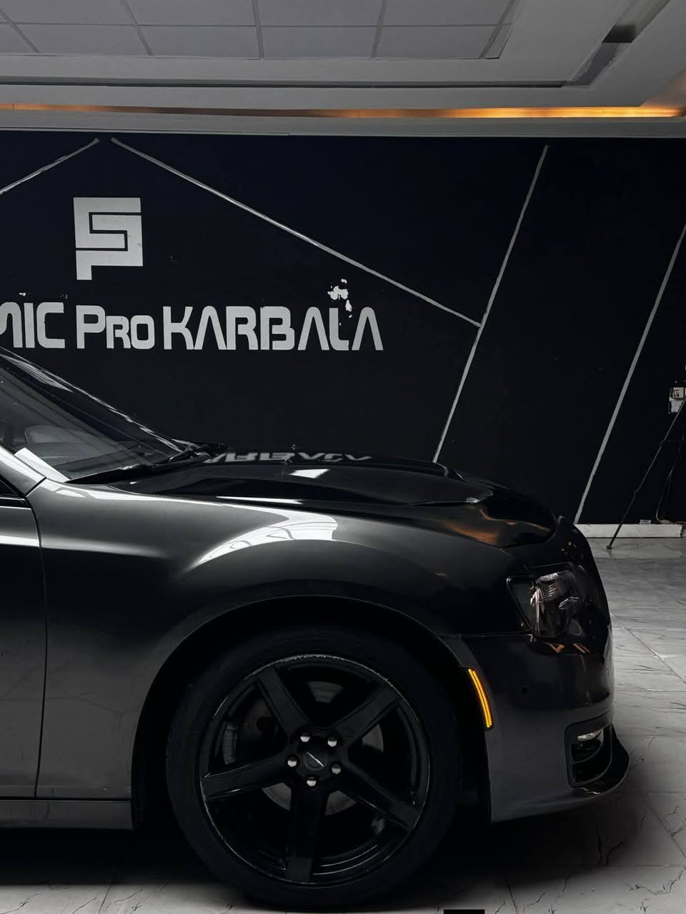 اوباما 300S الموديل: 2021
تم تنزيل السعر 220 قفل
الفئة: S تو ويل
المحرك: V8 سعة 5700
الوارد: امريكي 
الحالة: كلين تايتل فقط سرقه الدعاميه الاماميه و الخلفيه بدون ايرباك بدون صبغ بدون تبديل كل الايرباكات سليمه
البنيد محدثه للجماليه الاصلي موجود اذا تريده شخط مابي
الباقي كله مكفول 
كير و محرك كفاله 
الممشى: 66 ألف ميل حقيقي بشرط
رقم السيارة: اربيل و السنويه بأسمي تحويل مباشر
المواصفات:
1- فئة S فول مواصفات بدون فتحه
2- بصمة تشغيل
3- برده خلفيه اوتو
4- شفتات ستيرن
5- نظام سبورت
6- كشنات جلد احمر أصل S
7- كشنات كهرباء و خزن
8- كشنات تدفئة و تبريد
9- تدفئة ستيرن
10- مثبت سرعة
11- كاميرا خلفية
12- مرايا جانبية هيتر
13- حساسات اماميه و خلفيه 
14- دخول ذكي (بصمة)
15-ويل قياس 20 نجمه خسفه قوية
16- سقف رولز متغير الالوان
17- مري قلاب اوتو
وباقي مواصفات فئة S المعروفة
السياره كلش نظيفه و كلش معتني بيها و الصور كدامك تجي تشوفها بعينك و تحكم

السياره ستوك مبقيها على وضع الشركه بدون اي برمجه و بدون اي شي حتى حجر البيئه موجود
مكان السياره كربلاء 
***********  للتواصل
