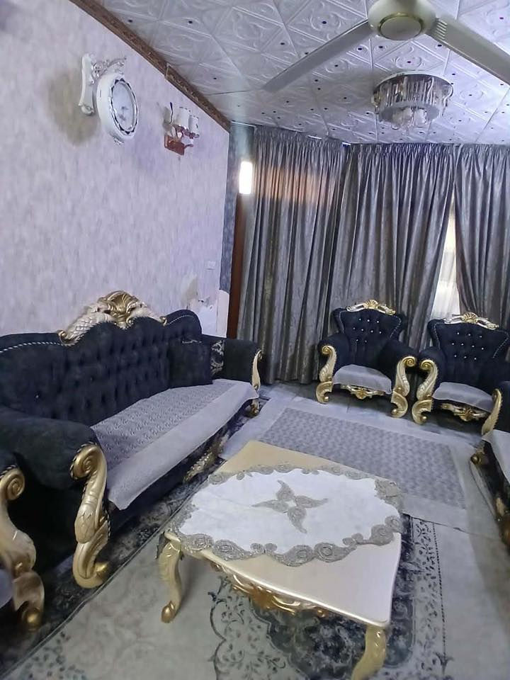 تخم ملكي 10مقاعد نضافه 100/100 للبيع وبسعر مناسب متواجد واتساب***********
