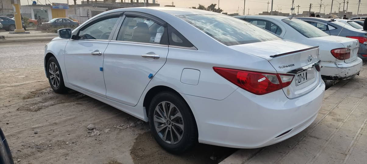 سوناتا خليجي 2013 مكينه 2000 دوش 
گير 6 نمر 
كفاله عامه من الضربة والصبغ والتبديل والبارد رقم ذي قار دولي 
فول مواصفات عدا الفتحه والبصمه 
جاهزه كير ومكينه وحداديه وتبريد وتايرات 
***********
