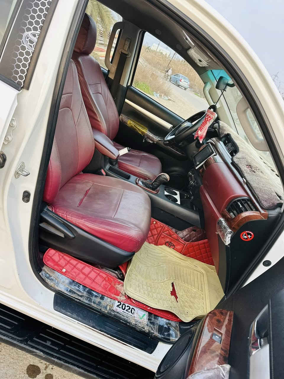 السلام عليكم هايلوكس  تي اردي موديل 19 للبيع والستفسار على الرقم ***********
