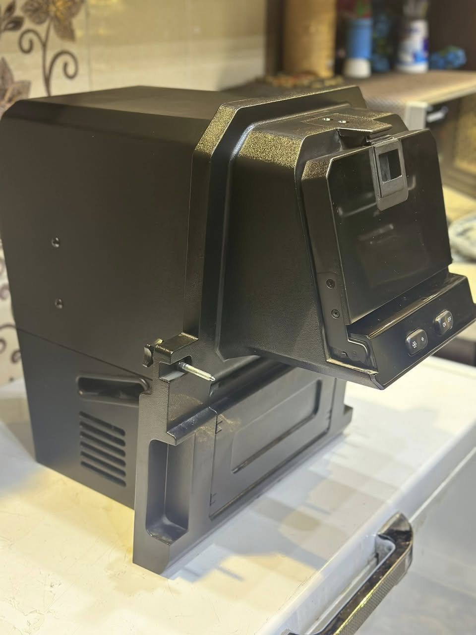 ثلاجه مرسيدس S class اصلي جديده سعر 400💲 يرهم موديل 2006الى2013 رقم ***********
