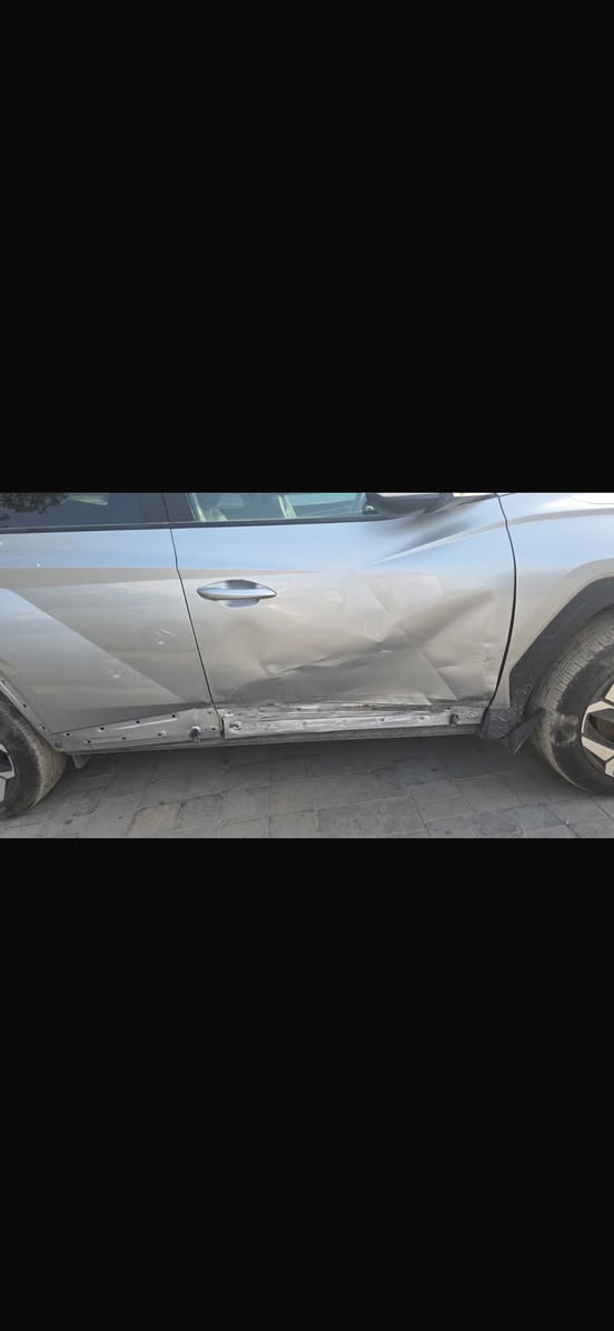 السلام عليكم
#توسان2024 للبيع
وارد امريكي 
محرك 2500 
رقم فحص مؤقت 

مواصفات  
فتحه سقف 
شاحن لاسلكي 
بصمه 
دخول ذكي 
صندوق كهرباء
فتحه 
كار بلي 
شاشة كامرة خلفية 
رادارت 360 درجة
كشنات جلد وتدفئة بالكشنات 
تبريد قطعتين 
وضعيات قياده 
هاند بريك دگمه
اوتو هولد 
خاصية إطفاء المحرك بالازدحام
خاصية النزول من المنحدرات
مثبت سرعه تفاعلي ومحافظة على المسار 
شاشة عداد ايباد
تشغيل عن بعد 
ماشية (15) الف مايل 
الضرر موضح بالصور فقط قطعه  حادث كلش بسيط
ايرباك البردة طاك البجم كبس   

السياره احله من الصور وجاهزه من كل شي
السعر 205
مكان السيارة بابل الحله 
*********** تلفون اتصال  فقط 
((غير متواجد بلفيسبوك))
