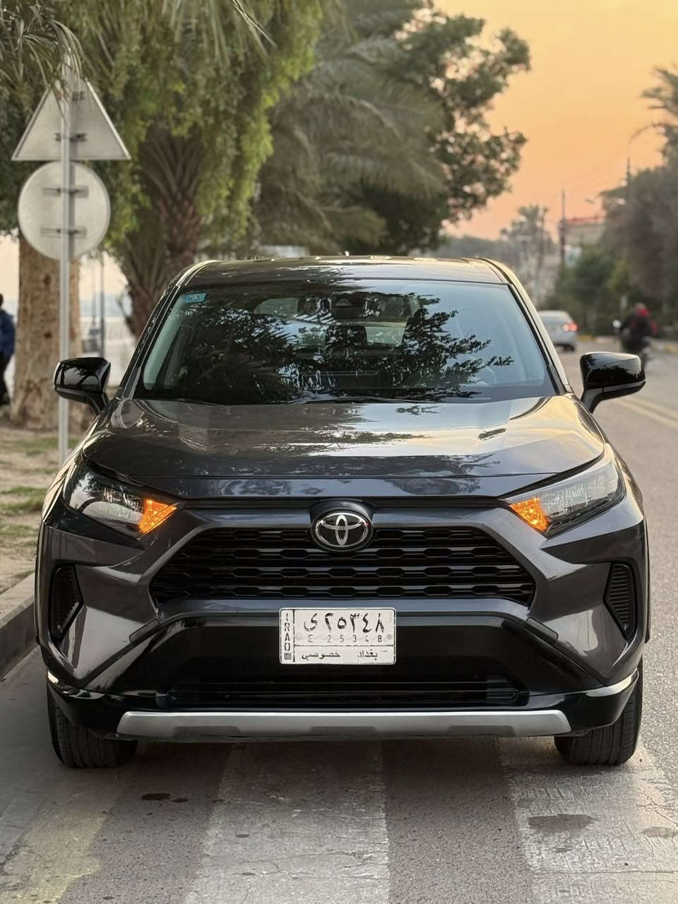 السلام عليكم 
تويوتا راف فور 2022 فئة LE
رقم بغداد بأسمي
المواصفات :
رادار امامي( تحذير تصادم وتوقف) / كامرة خلفية/ شاشة كبيرة/ اللايتات ليد بلادي / كروز سرعة / مود درايف ( سبورت- نورمال- ايكو) / هاند بريك بصمة/ اوتو هولد / ابل كار بلي واندويد اوتو
السيارة ماشية 43،000 الف 
الحادث : قبق الجنطة والجاملغ الخلفي + جاملغ السائق
السيارة بدون شاصي وبدون حوض وبدون لغد مكفولات
حالة الايرباك : ايرباك ستيرن فقط 
السيارة جديدة كلش ماشاء الله دهن اصلي وبانزين كله محسن 
الكير والمحرك والراديترات والصدر مكفولات 
السيارة جواها تخم تاير جديد مصار شهر من شديته يعني مابيها مصرف دينار
 السيارة مسوي سواداتها كلها بلاك اديشن ( بيانو بلاك)
السيارة هستوني مسويلها ادامة ومسويلها بوليش وحمام جديد
مكان السيارة بغداد 
***********
