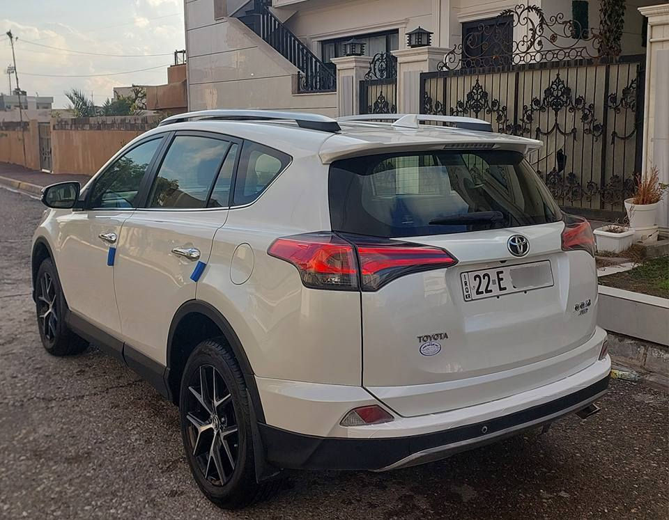 للبيع سيارة تويوتا راف فور موديل ٢٠١٨ خليجي ١/١ كلين تايتل وكالة سيد نهرو فطيم لون ابيض بدون صبغ او تبديل او تعديل بارد عدا ٣ أصابع PDR محرك و كير مكفول و ما مفتوح سنوية جديد رقم جديد زينكة مدفوع يعني سيارة ربع دينار مصرف و سيارة بسمي شرط التحويل و الوكالة 
مواصفات 
بلاجكتور 
زراكات لايتات
لايتات أمامي و خلفي زينون + LED
لايتات AUTO 
ويل كروم اسود كبير بلادي 
سقف سلايت طكتين 
فورويل 4WD
حساس أمامي و خلفي 
بصمة أبواب + تشغيل 
صندوق شفط + كهربائي + يفتح بالرجل ايضا
كشنات كهرباء 
كشنات جلد 
داخل مشمشي 
شاشة كبير + Apple car play + كامرة + GPS
تبريد لمس (بيانو)
شاشة اعطال 
مودات قيادة NORMAL + ECO + SPORT 
و ٤ جامات كهرباء + مراية كهرباء + اشارة بالمراية 
مراية شفط + ترحيب + مراية قلاب 
محرك ٢.٥ 
و بعد مواصفات هواية مكان سيارة كركوك سعر ٢٢٠ و بي مجال بسيط رقم موبايل *********** كركوك, العراق
