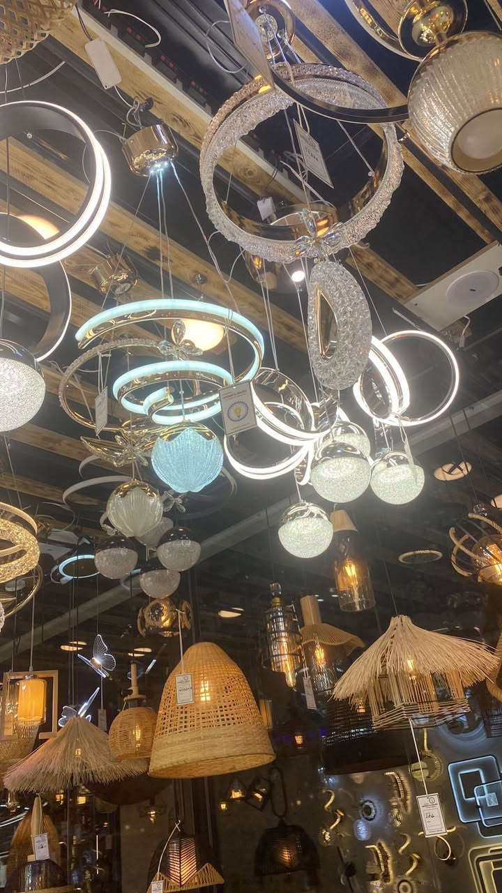 ✨مجموعة مُختارة بعناية🫰
 لعشاق ديكور المودرن🥰

☀️إضاءة عصرية تضيف طابعآ أنيقآ ولمسة فخامة واضحة😍

#متوفرة_لدى_معرض_النور  ابو نور 
للحجز والأستفسار الأتصال 📞 ***********
***********
