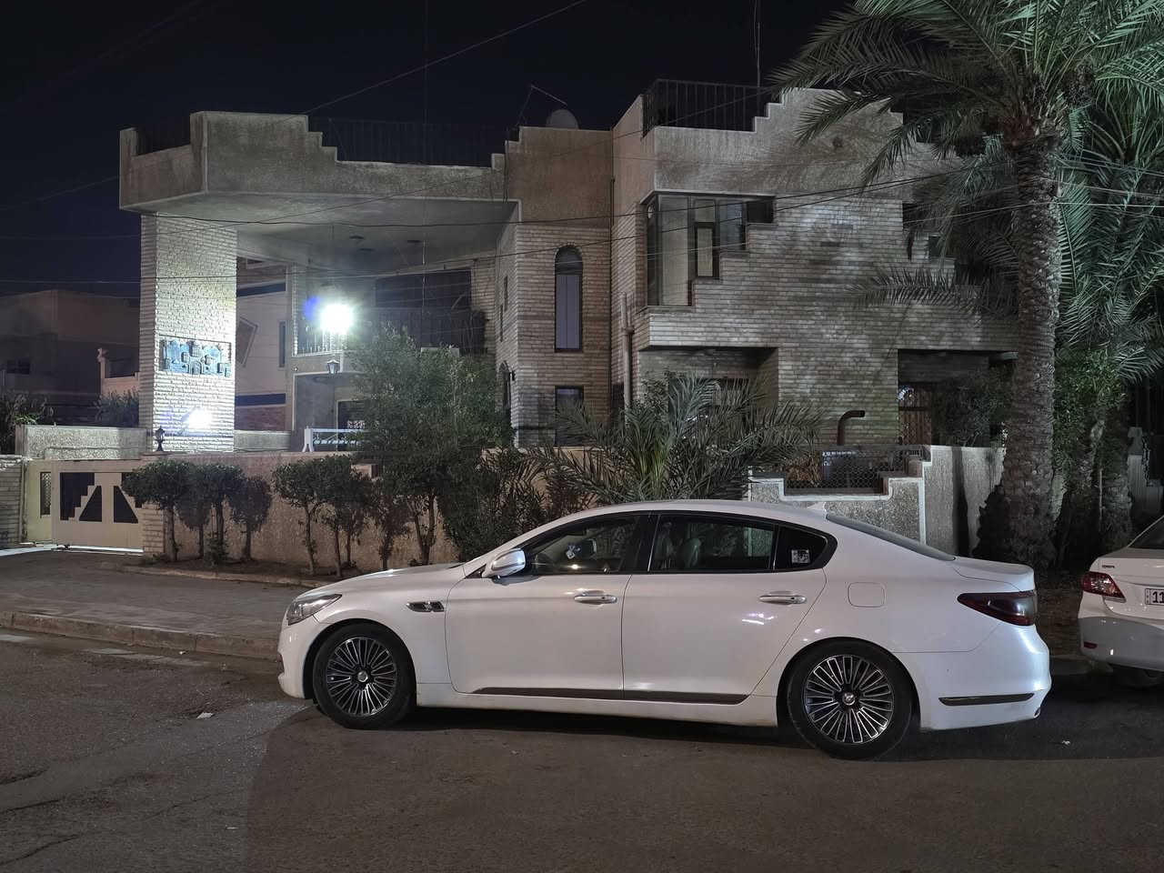 كيا كورايس موديل ٢٠١٣ فئه اولى رقم مميز
العنوان بغداد حي القاهره 
السعر ١٣٠ 
***********
