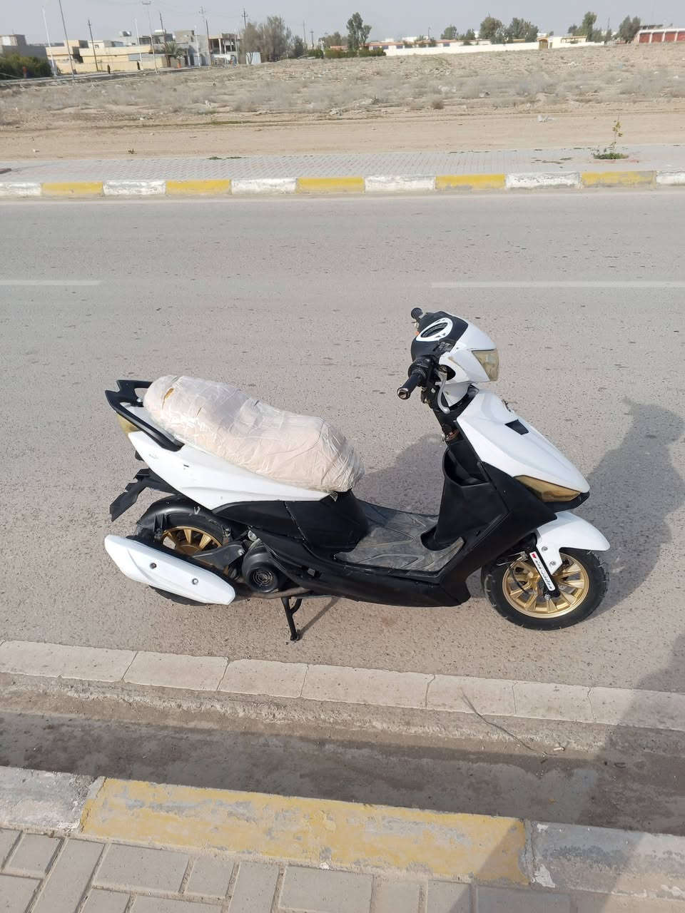 دراجه ماكس حديث 
♦️شغاله مكفوله مكينه ماكس عدله ياباني سبانه مواصلتها شرط يدك ١٢٠ وجيب فيتر وياك وافحص
♦️كهربائيات اشاير لايتات زنون قوي بك لايت لد استانات كهرباء عداد إلكتروني ويل كب نجمه بلادي حساس ابريك خلفي وامامي شغالات 
♦️شغاله شرط نكره سلف  
♦️بريكات امامي هايدروليك 
♦️بريكات خلفي دسكات
♦️كفرات اصليه البلادي مالتها  
♦️دراجه فووول شغل واطلع وين متريد 
♦️دواسه رجل

السعر 350 بيه مجال بسيط

((الموقع صلاح الدين ناحيه الاسحاقي مركز ناحيه ))
للاتصال علرقم
***********
