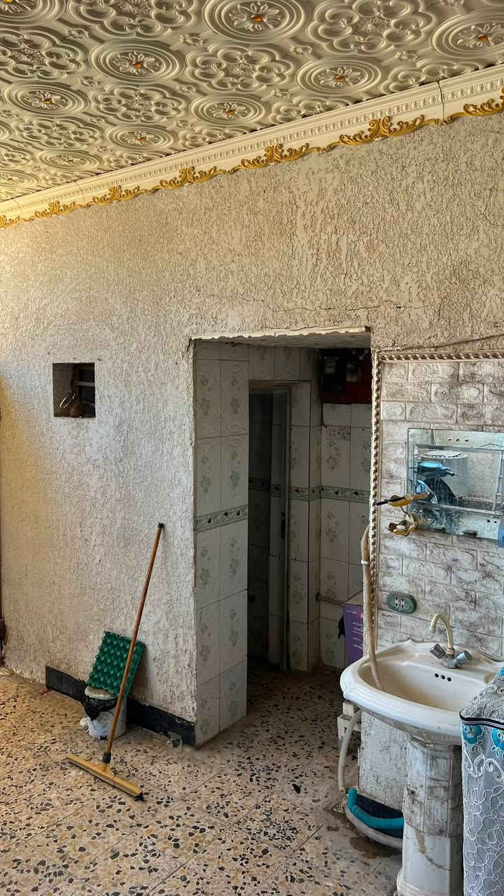 السلام عليكم دار للبيع المساحه 125 متر مربعه
طابقين يحتوي على 4 غرف نوم + صاله عدد 2 + مطبخ + صحيات فوك وجوه 

طابو ملك 

العنوان العماره/ حي الامام الصادق / خلف المستوصف 

السعر 95 

للاستفسار خاص او واتساب ***********
