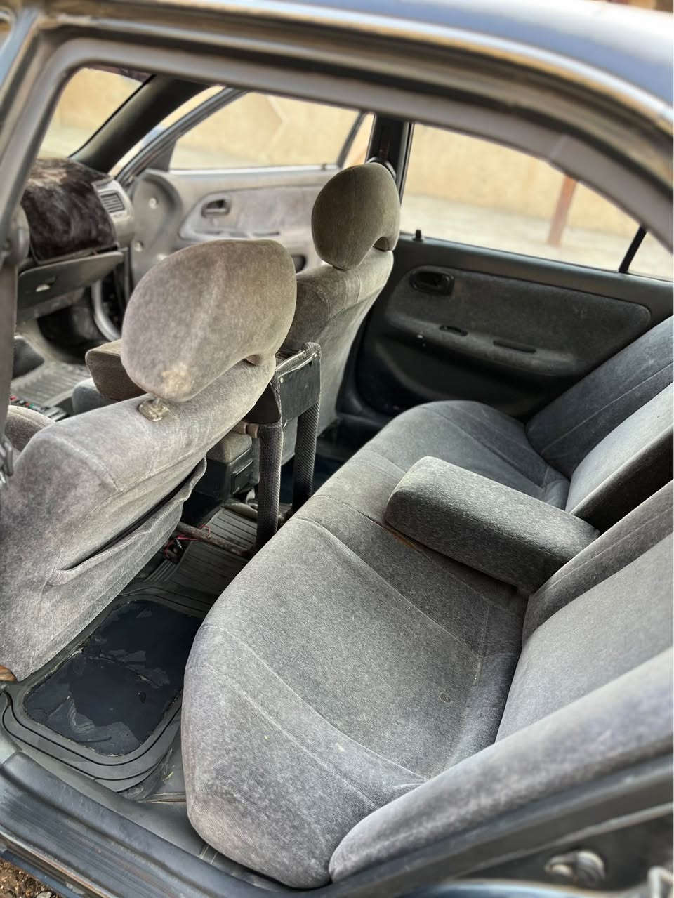 السلام عليكم
كورلا موديل ١٩٩٤ 
سيارة جاهزة تبريد وايرمنية حدادية كامل كير محرك شرط
لون نيلي السعر ٤٢ وبيها مجال
مكاني موصل الايسر
*********** Singapore
