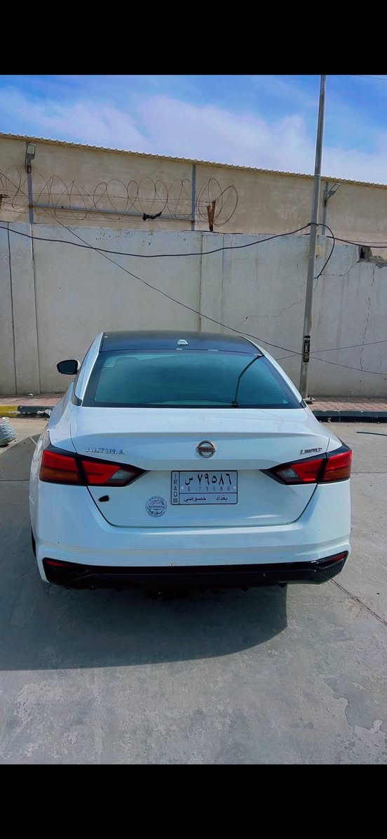 نيسان التيما 20 امريكي
ابيض 
كير ومحرك كفاله تخم تاير  ويل كب جديد 

حادثها جاملغ وبنيد 
وبلعراق بيها جاملغ الايسر وجاملع خلفي بارد فقط
شوف الصور عدل قبل لا تتصل 

مكاني البصره الموفقيه
***********
السعر 110
