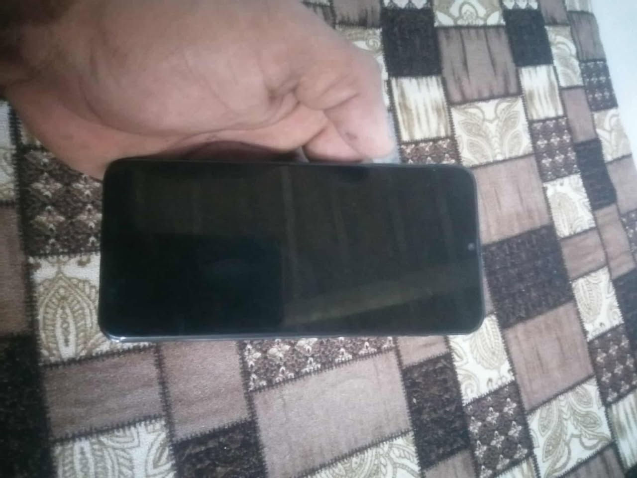 سلام عليكم سامسونج اي٥٠كله شغال ذاكره ١٢٨  ومابي عيب فقط السماعه الخارجيه بيهه اسم خنه تصليحه ٥الاف للبيع او مراوس سعره 50 مكاني كركوك عمل شعبي مامتواج فيس واتس اب فقط ***********
