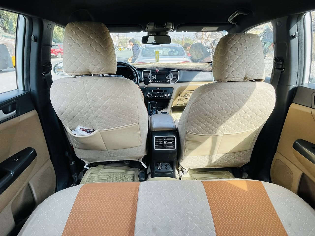 اللهم صل على محمد وال محمد
كيا سبورتج موديل ٢٠١٨ 
خليجية   
مواصفاتها نص فول 
⬇️رادار جانبي 
⬇️مري شفط + اشارة بامري 
⬇️زراكات ماء لايت 
⬇️مكينة 2000دوش انسى الدوانز بانزين عادي
⬇️حساسات 360 درجة 
⬇️داخل جلد لونين 
⬇️ثلاث انظمة قيادة 
باقي المواصفات معروفه السيارة جاهزة من كلشي 
طخم تاير صدر حدادية  تبريد خير من الله 
مكان السيارة حي اور 

سيارة مكفوله من الصبغ والبارد 
سعرها ١٩٠ وبيها مجال حگ جيه
رقم الهاتف ***********
