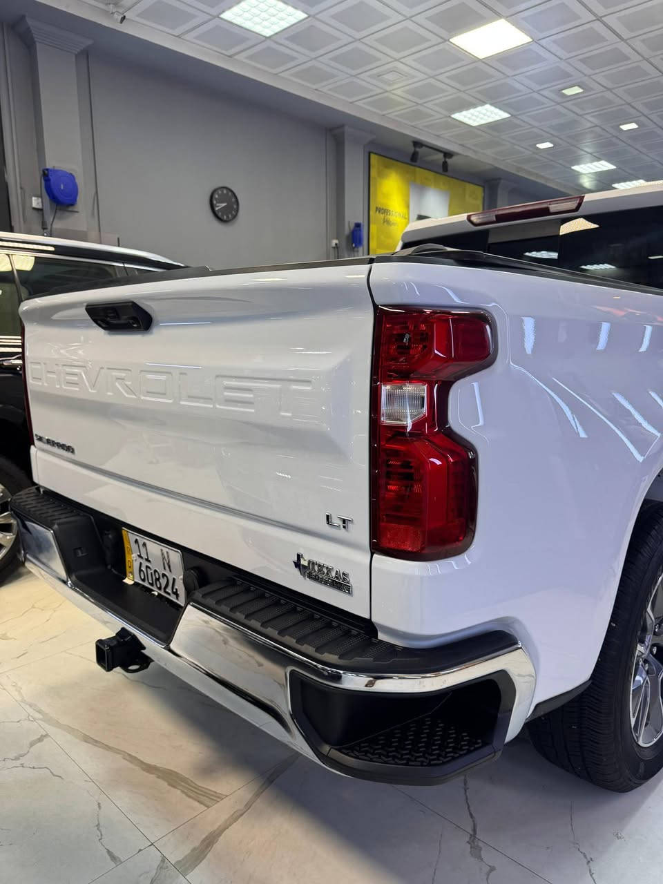 للبيع شوفر سلفرادو 2023
المحرك 8 سلندر دفع ثنائي 2X4
بيع فقط بدون مراوس الحادث بنيد وجاملغ امامي يسار
مواصفاتها معروفة بدي قصير باب طويل مرغوب شاشه كبيرة دشبول كديلاك
السعر 285$
الاتصال فقط 
***********
***********
بغداد مرقمة
