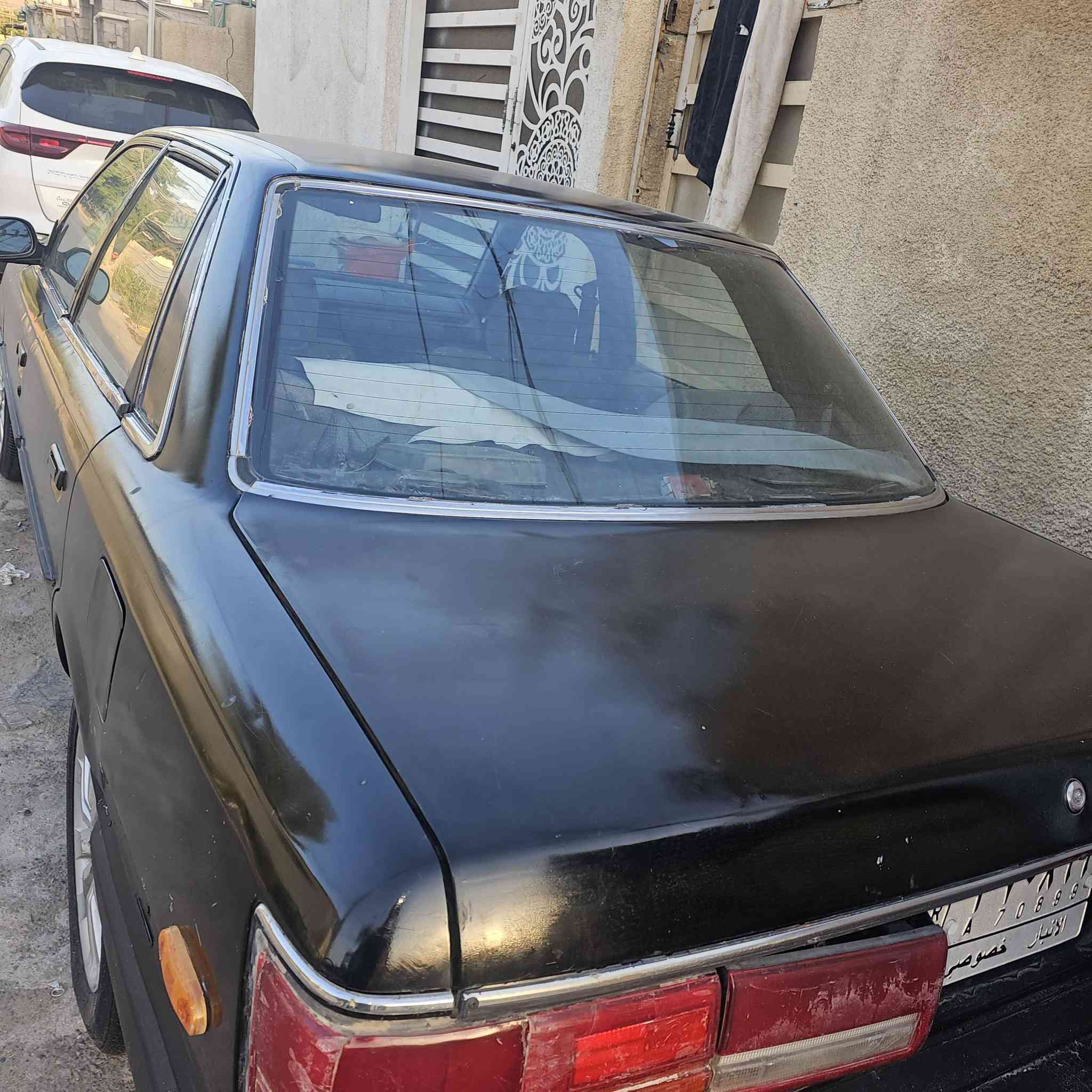 السلام عليكم كامري وديل ٩٣ السياره جاهزه وكامله نقص بس البطاين مال البابين الاماميات السعر ٣٠ ورقه الزعفرانيه(***********)
