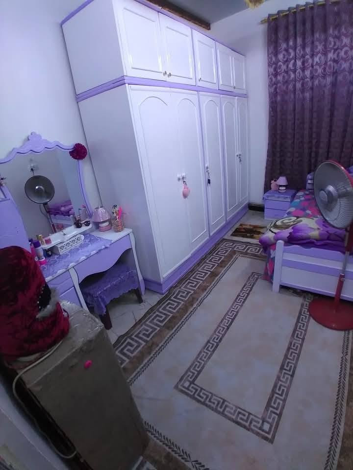 دار طابو زراعي قرار محمكة سند 25 للبيع مساحه 100متر طابق ونصف الطابق الاول. ابو دشير زراعي السيد يحوي صالة كبيرة ومطبخ وغرفتين كبيرة وصغيرة وصحيات داخلية وخارجية وترك جانبي وخلفي والطابق الثاني يحتوي غرفتين كبيرة وصغيرة وسطح كبير البيت خدمات كاملة ماء.  كهرباء. مجاري.  للاستفسار الاتصال على الرقم ***********
