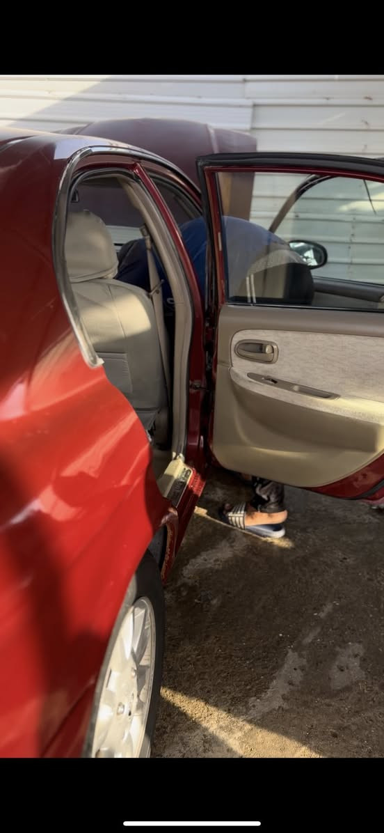 كيا اوبتيما 2005
مكينة 2000 دوش  

السيارة كاملة مابيها نقص تبريد وحداديه مرتبة 

السيارة صافيه

طخم تاير 

شاشه بلوتوث وكامره خلفيه 

السيارة مابيها ضربه  

مامصبوغه وهاذه صبغها الاصلي حتى بي جراد

السيارة مال بيت رقم انگليزي الجديد  سنوية ل2029 تريد وكالة تريد مداور مكان السيارة الناصرية السعر63 

 *********** رقمي
