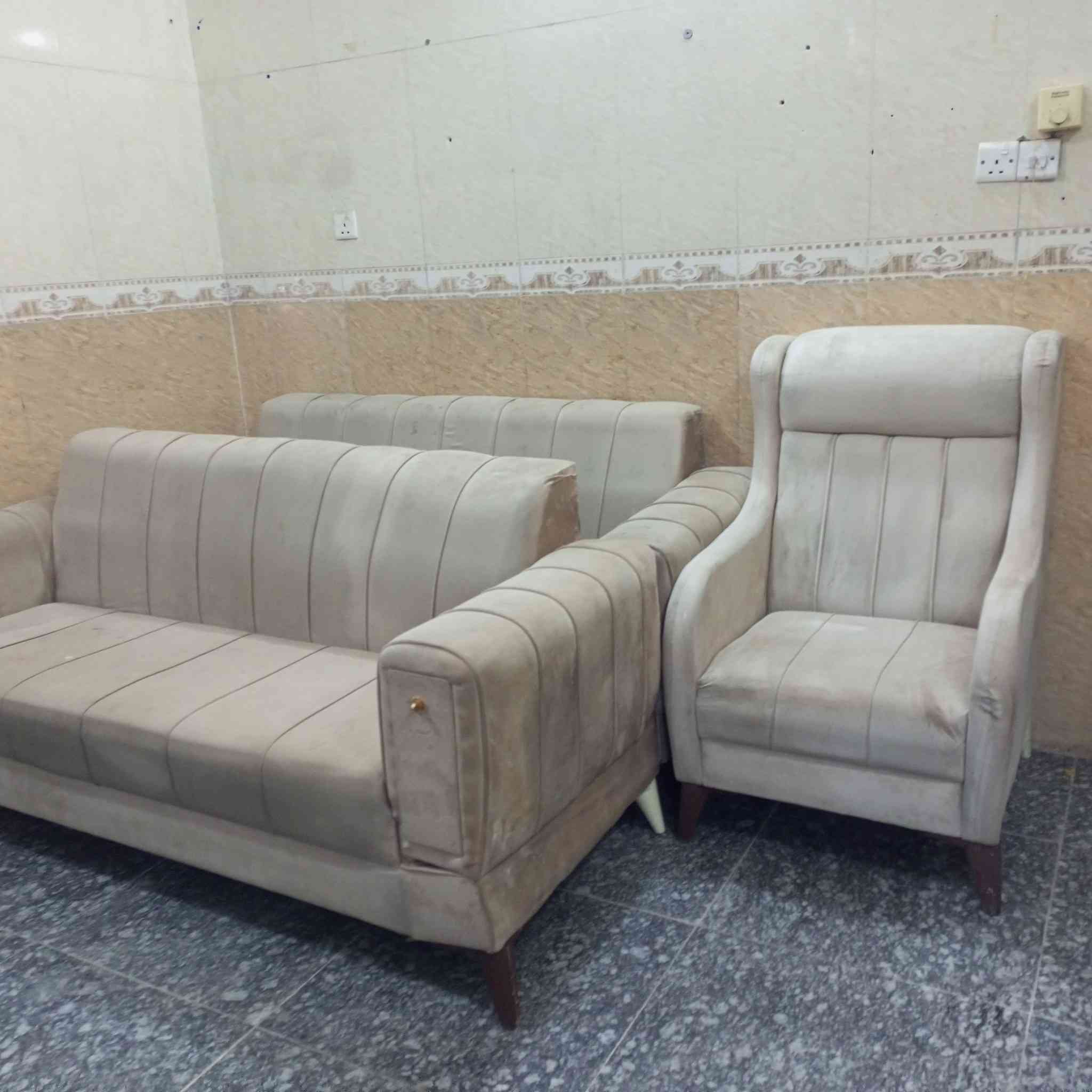 تخم مستعمل ١٠ مقاعد السعر ١١٠ ألف بابل الحمزه الغربي حي الدولار قرب عماره دكتور ناجي أتصال ***********
