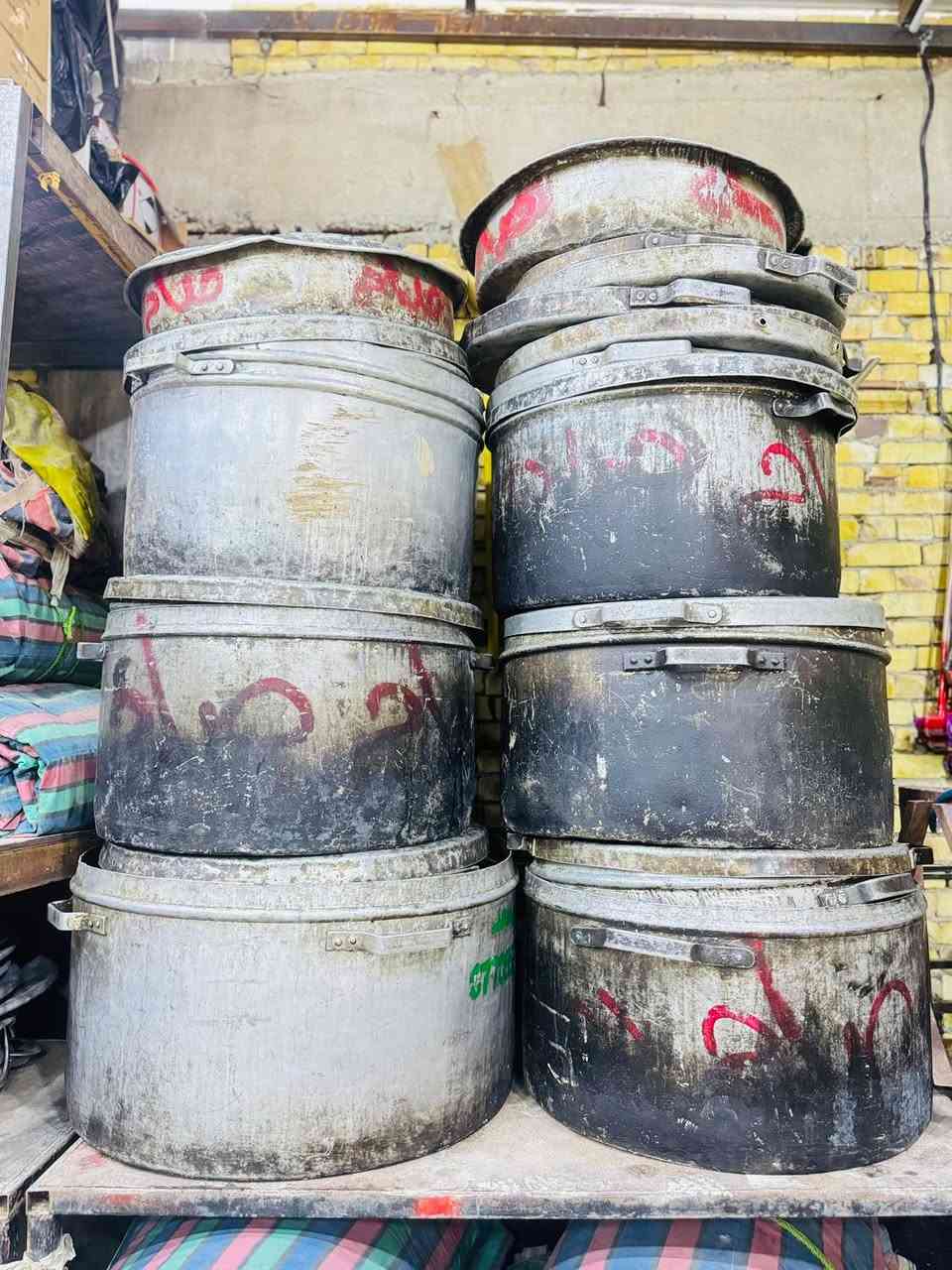 سلام عليكم 
جوادر بس قماشات لبيع 
وقزانات عدد.   9
بسعر المناسب
رقم الهاتف. ‭***********‬
