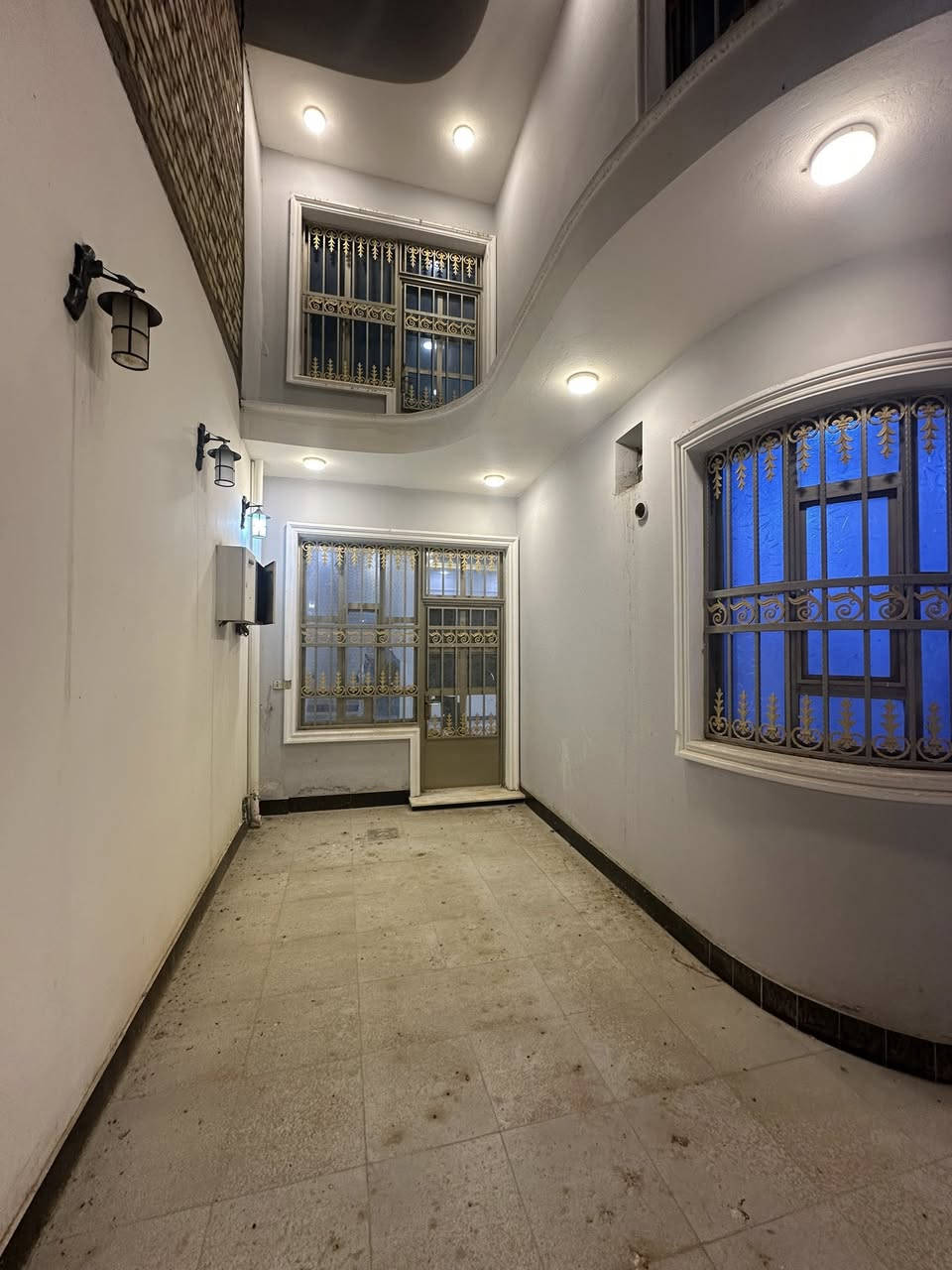 معروض في مكـتب الإبداع للعقار 
؛؛؛؛؛؛؛؛؛؛؛؛؛؛؛؛؛؛؛؛؛؛؛؛؛؛؛؛؛؛؛؛؛؛؛؛؛؛؛؛؛؛؛؛

دار سكن للبيع (( طابقين )) 

مساحه ::: واقع حال 140 متر /// سند 100 متر 

دار مجاور ركن 

الواجهه :: 10 متر 

ديوانيه حي الجامعه 

قرب شارع عشرين التجاري 
………………….

الطابق الأول/ غرف نوم عـدد 1 / صاله / استقبال 

مطبخ / صحيات عـدد 2 / كراج سياره 

ارضيه مرمر 

كونكريت مسلح 
……….

الطابق الثاني/ غرف نوم عـدد 2 / صالة / صحيات 

للاستفسار 
:::::::::::

مراجعة مكتب الابداع للعقار 
؛؛؛؛؛؛؛؛؛؛؛؛؛؛؛؛؛؛؛؛؛؛:::::::::::::::

الكائن ديوانيه الجزائر// شارع الخدمي 

مقابل مركز ابن البيطار التخصصي 

*********** 

07888241 222
